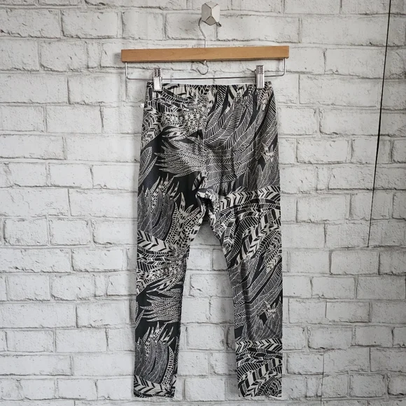 NIKE Cropped Tropical Print Leggings, XS - Picture 2 of 6